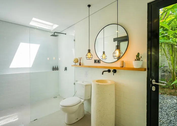 Villa 4 Bdr -villa Donna, Fast Wi-fi & Private Pool Canggu (Bali)