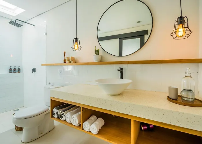 4 Bdr -villa Donna, Fast Wi-fi & Private Pool Villa Canggu (Bali)